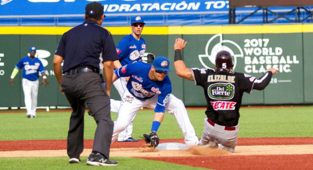 LLEGAN LOS GUANTES DE ORO: JL TELLES