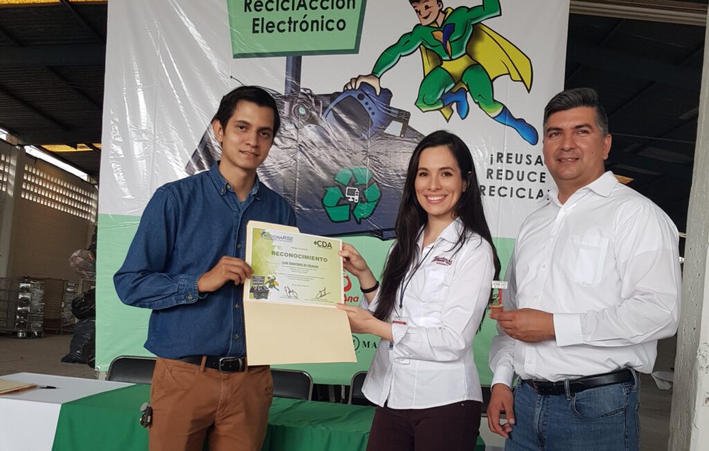 COMPROMETIDOS CON EL MEDIO AMBIENTE