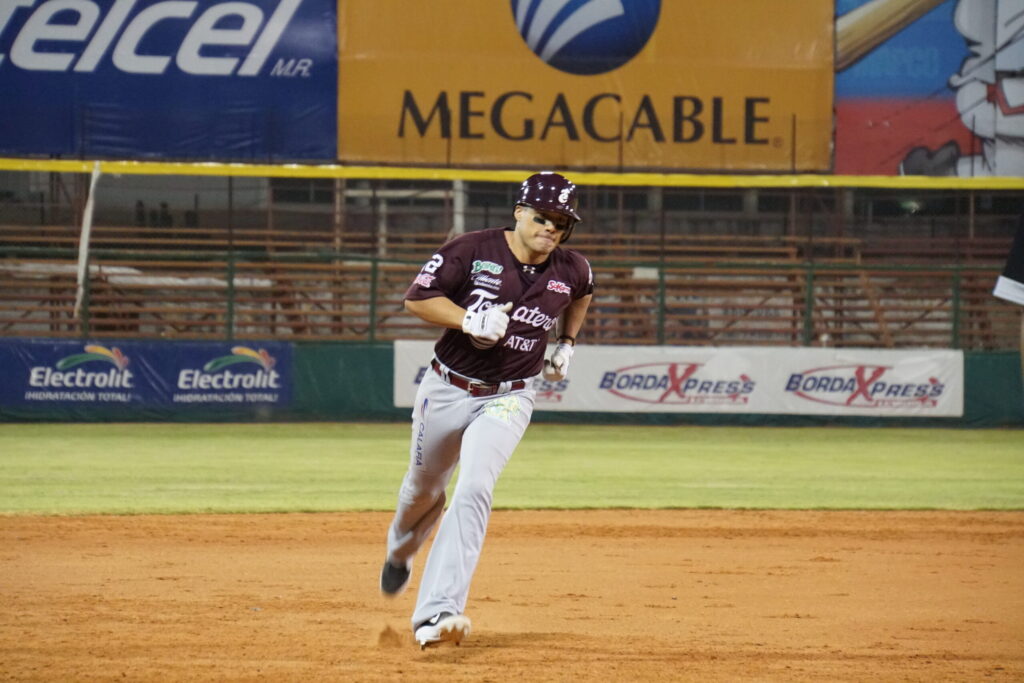 Tomateros se lleva el primer en duelo de ofensivas