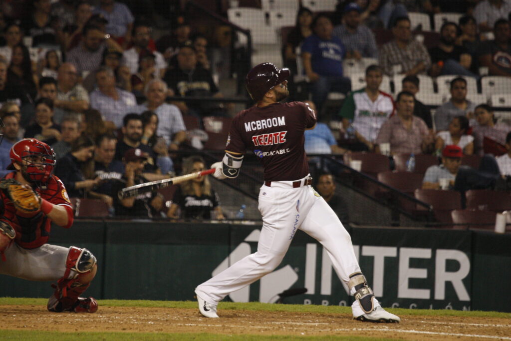 Tomateros lucha hasta el final en Juego Inaugural