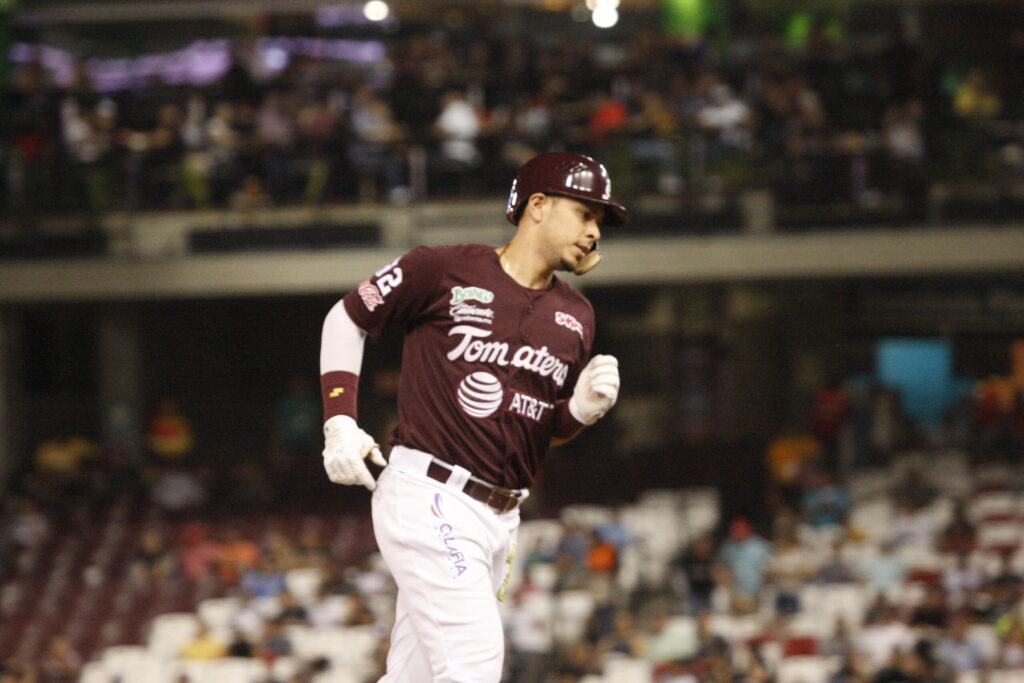 Meneses probará suerte en el béisbol oriental