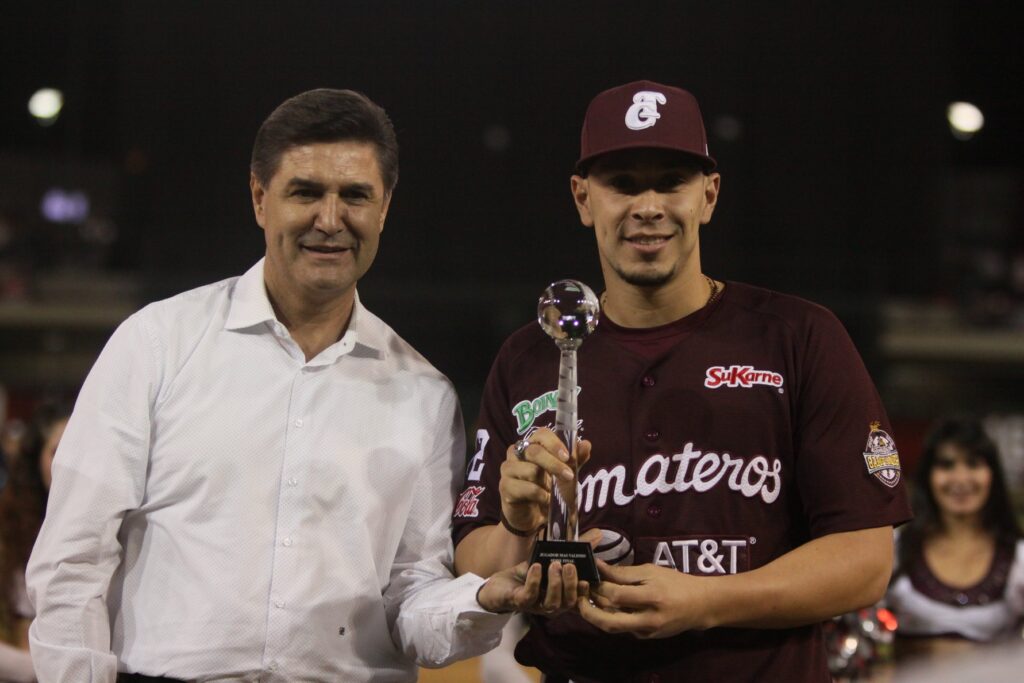 Vibrante ceremonia de premiación a Lo Mejor de la Temporada Pasada