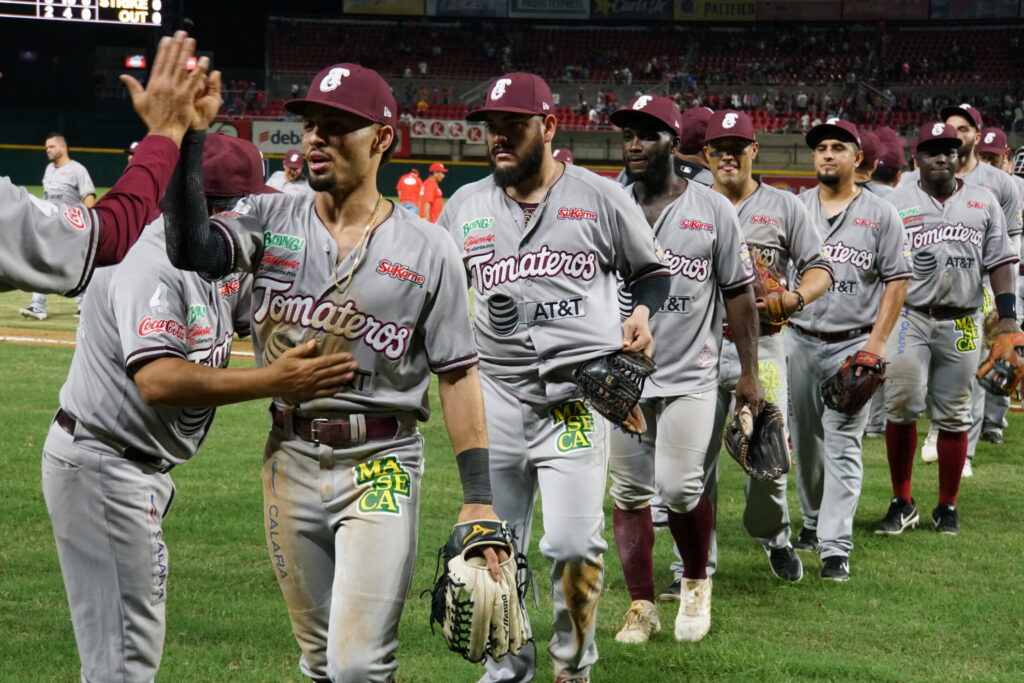 “COCHITO” CRUZ Y COLEMAN GUÍAN A TOMATEROS