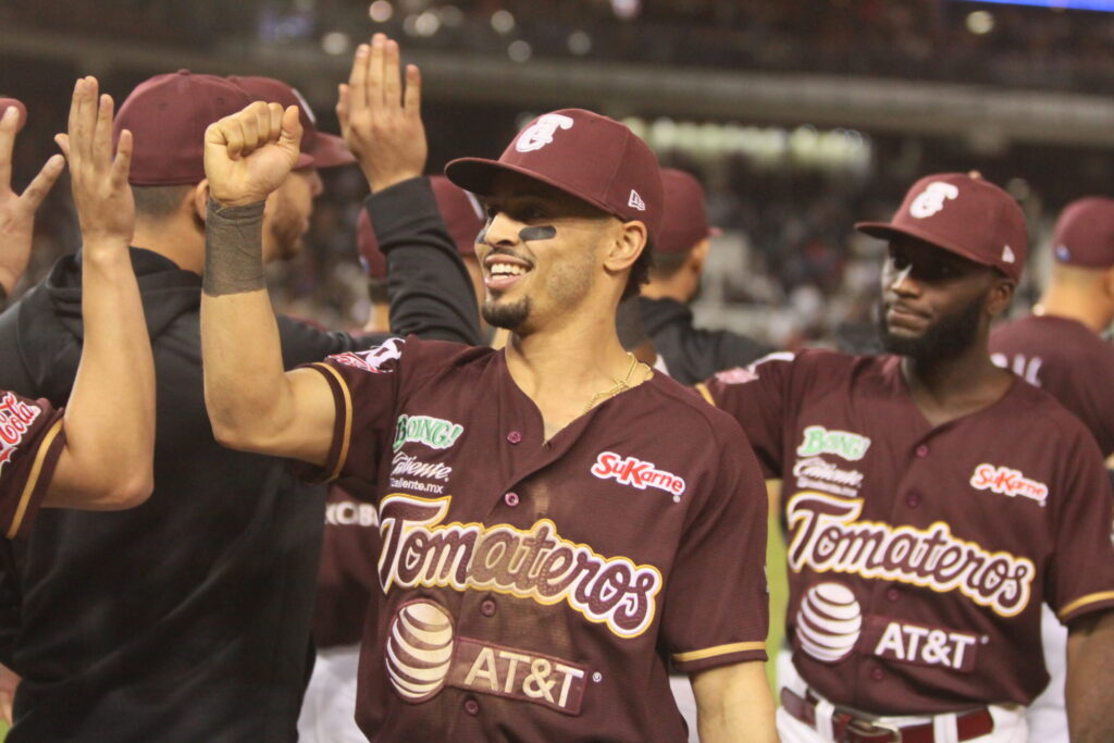 Tomateros pega primero