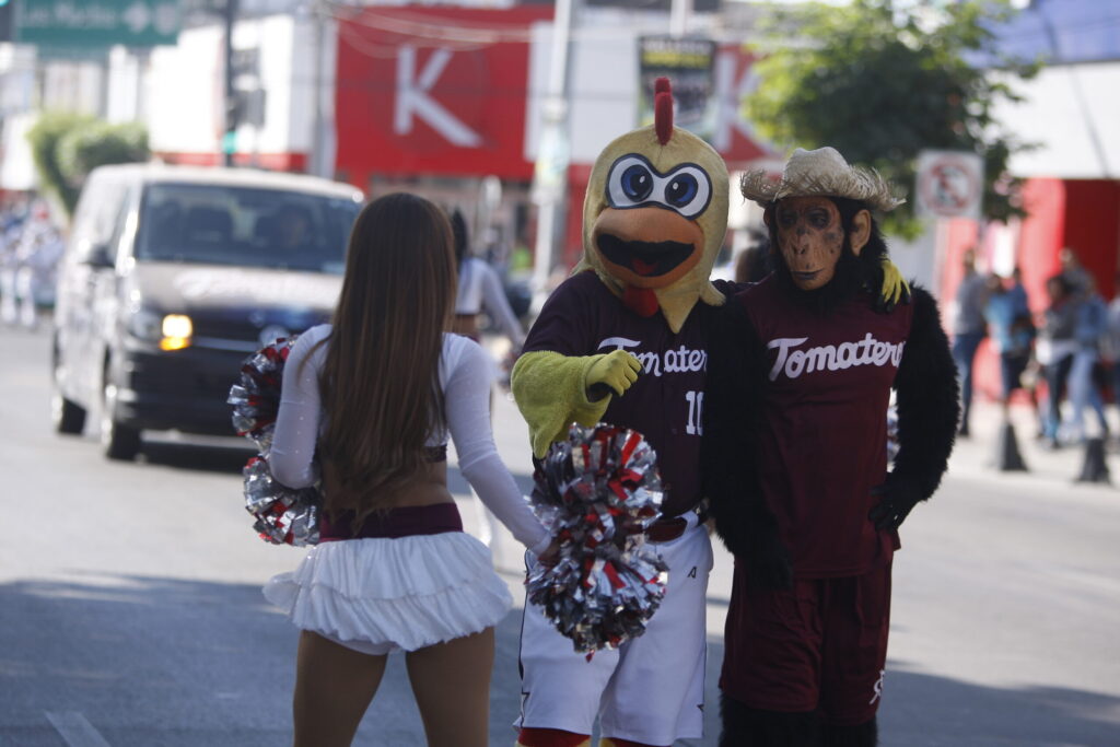 TOMATEROS BRILLA EN EL DESFILE DEL 20 DE NOVIEMBRE