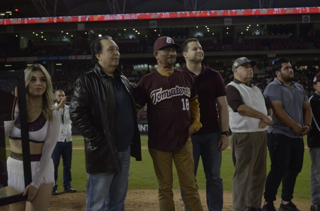 Sommers con el más alto honor Retira Tomateros su nùmero 18
