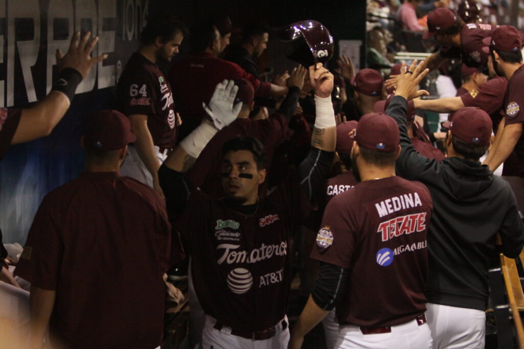 Naranjeros de Hermosillo limpia a tomateros de Culiacán