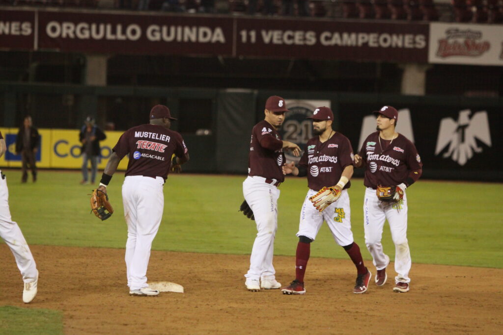 Tomateros dominan a los Águilas