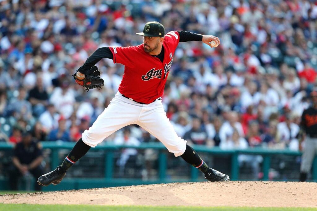 OLIVER PÉREZ ENCABEZA A LOS GUINDAS AL HACER HISTORIA