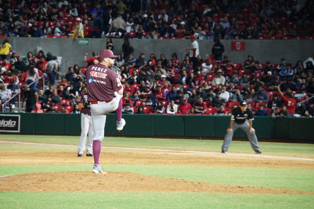 PITCHEO GUINDA DESTACA EN EL BÉISBOL DE LOS ESTADOS UNIDOS