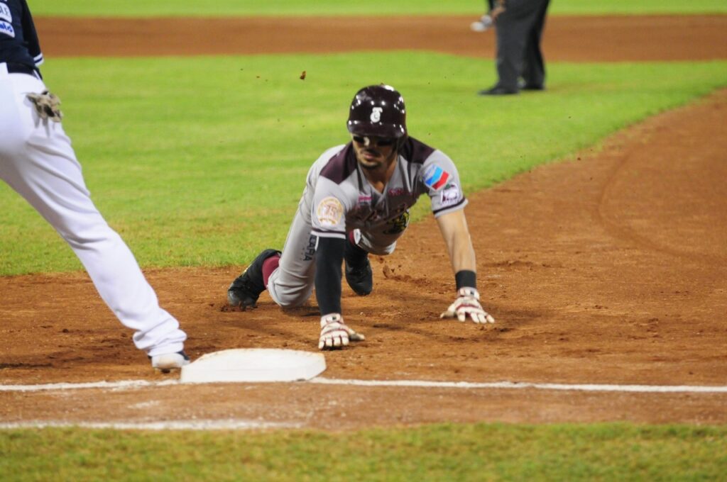 MAYOS EMPAREJA LA SERIE