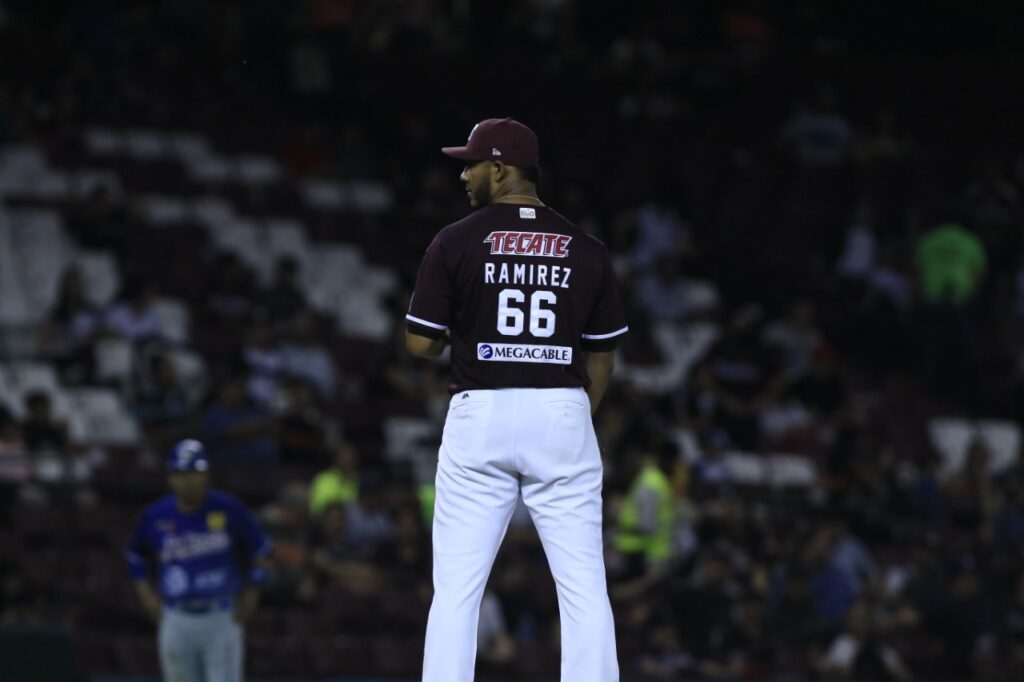 TOMATEROS DOMINAN A CHARROS PARA LLEGAR A 7 EN FILA