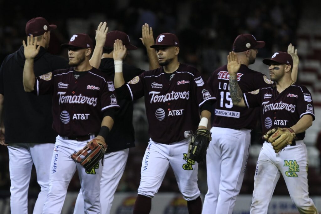 TOMATEROS SE IMPONEN CONTRA CHARROS Y SE LLEVAN LA SERIE