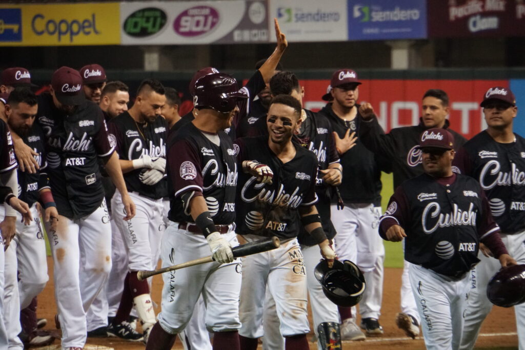 GUINDAS DEJAN TENDIDOS A VENADOS Y EMPATAN LA SERIE