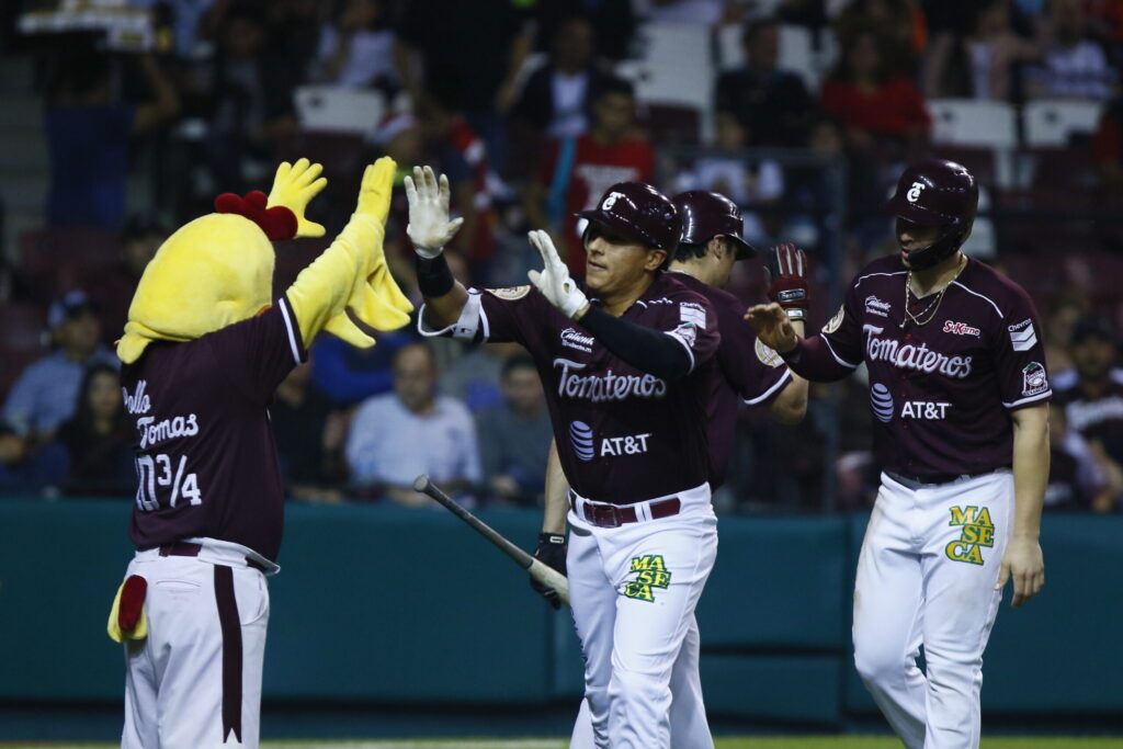 NAVARRO Y MENESES GUÍAN A LOS GUINDAS HACIA LA VICTORIA