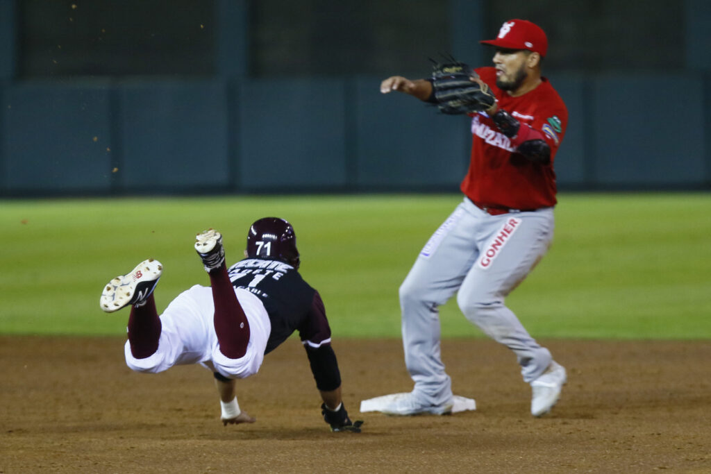 VENADOS SE LLEVAN EL PRIMERO