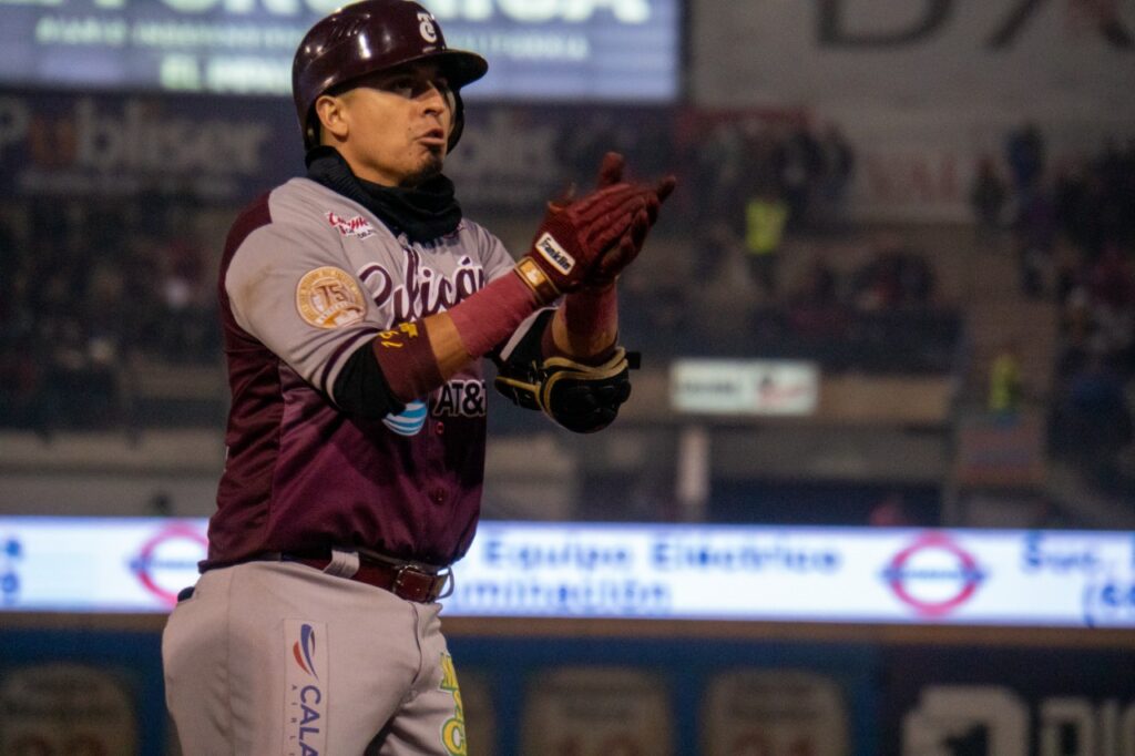 BATAZO OPORTUNO DE PEÑA GUÍA A TOMATEROS HACIA LA SEMIFINAL