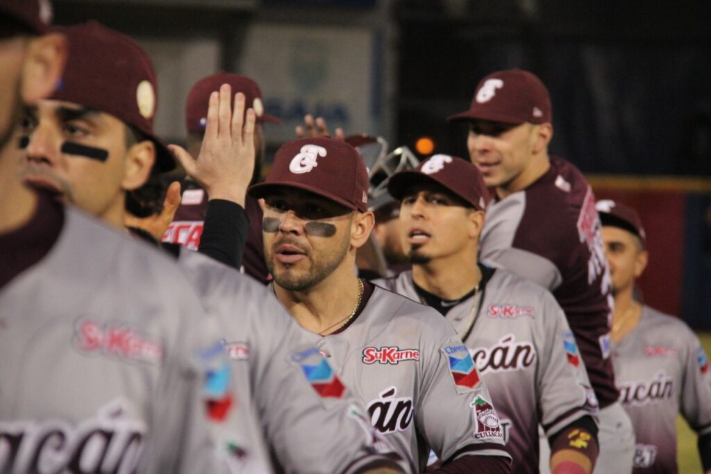 CON REMONTADA AL ESTILO GUINDA, LOS TOMATEROS SE ADELANTAN EN LA SERIE