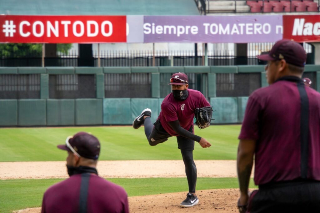 LA NAVE GUINDA PRÁCTICA A PESAR DE LA LLUVIA