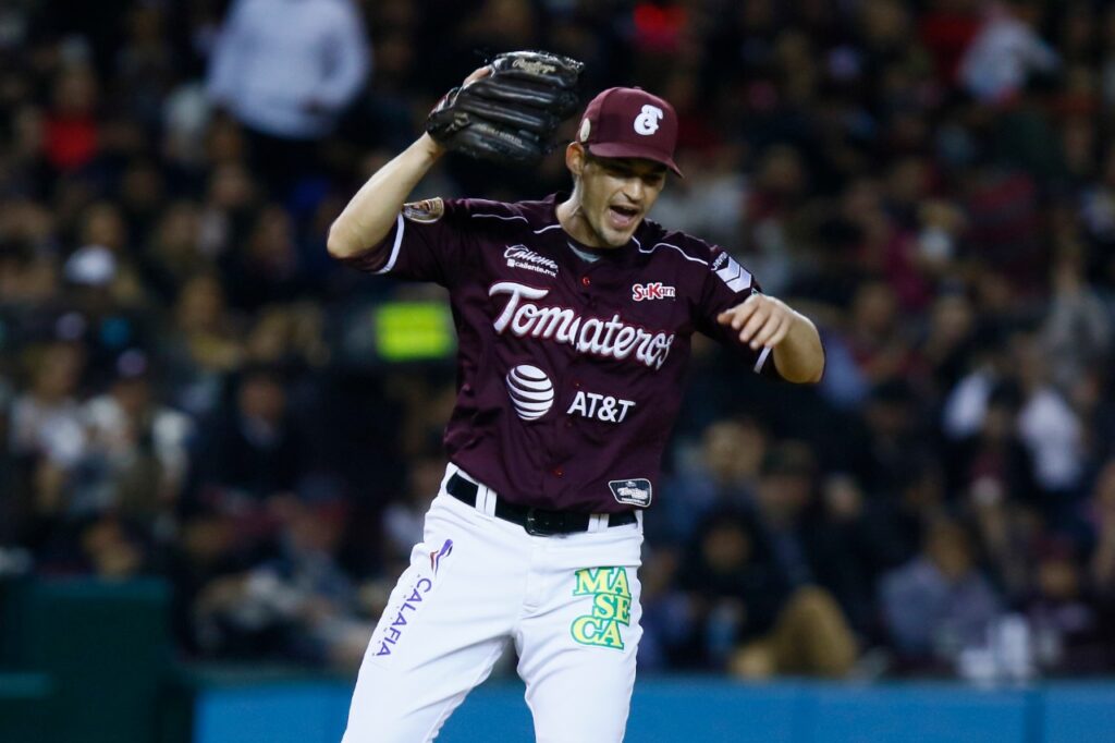 ANTHONY VÁSQUEZ REFUERZA UNA PODEROSA ROTACIÓN QUE BUSCA EL TRECE