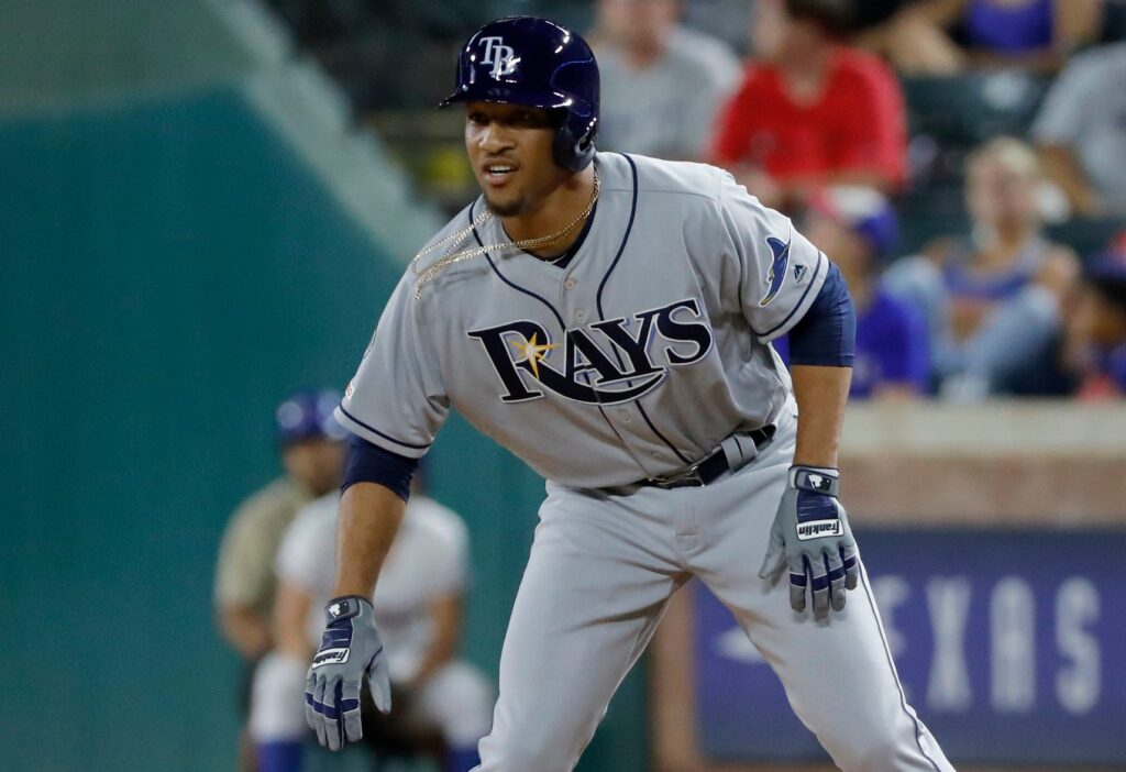 EL JUEGO EXPLOSIVO DE JOHNNY DAVIS SERÁ COLOR GUINDA