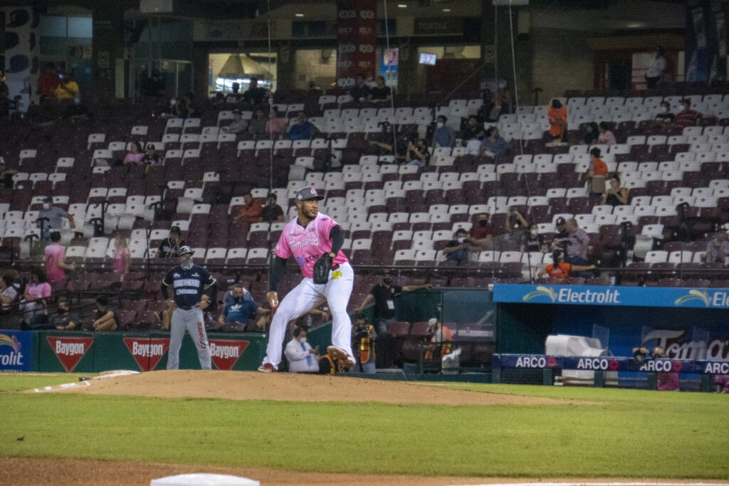 EFECTIVO PITCHEO DE JC RAMÍREZ GUÍA A LOS GUINDAS HACIA EL TRIUNFO