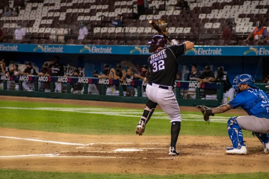 CERRADA VICTORIA DE LOS VISITANTES EN EL SEGUNDO DE LA SERIE