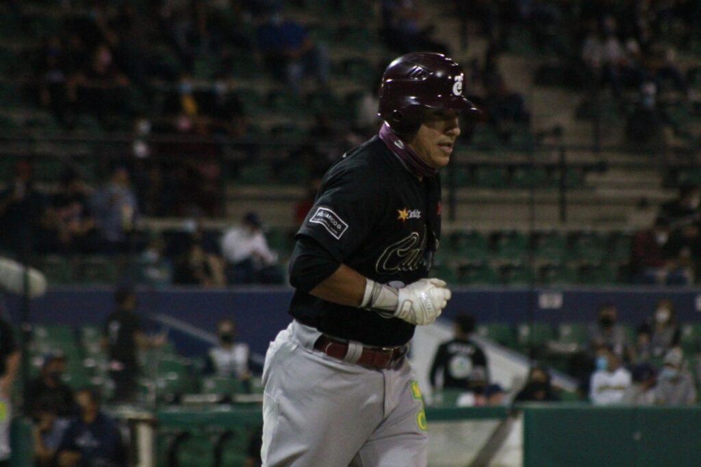 EL PRIMERO EN GUASAVE ES COLOR GUINDA