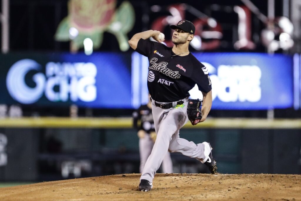 ARREDONDO PINTA DE BLANCO A CHARROS QUIENES RECIBEN PALIZA GUINDA