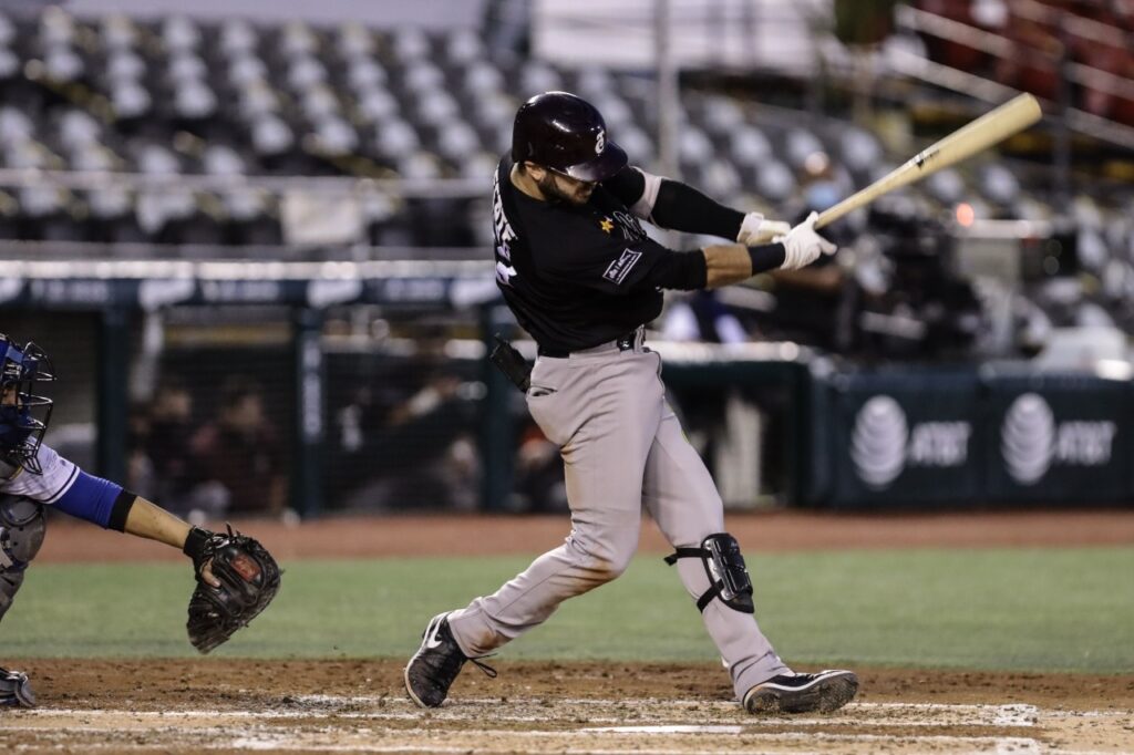 A PALO LIMPIO, LOS GUINDAS ASEGURAN SERIE EN CASA DE CHARROS