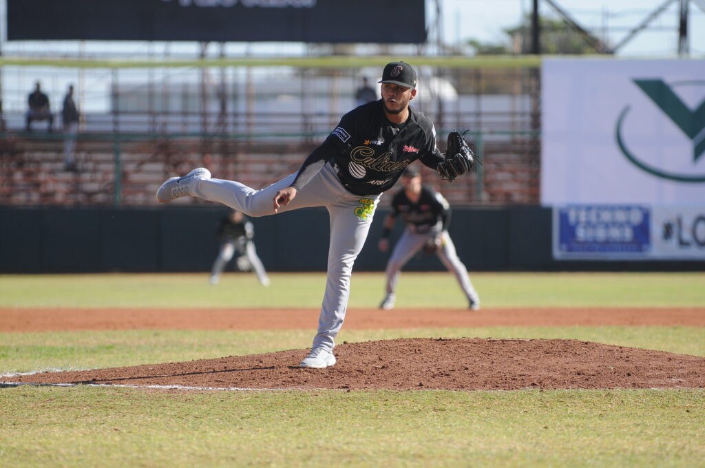 MANUEL ESPINOZA APAGA A LOS MAYOS Y TOMATEROS IGUALA SERIE