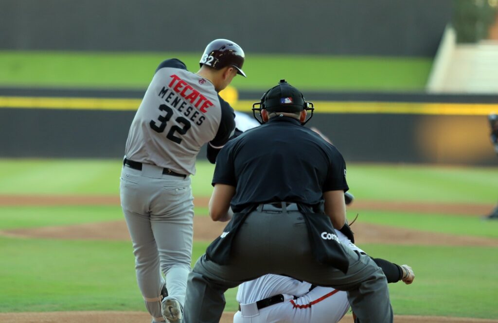 LOS NARANJAS SE LLEVAN CERRADO DUELO DE PITCHEO