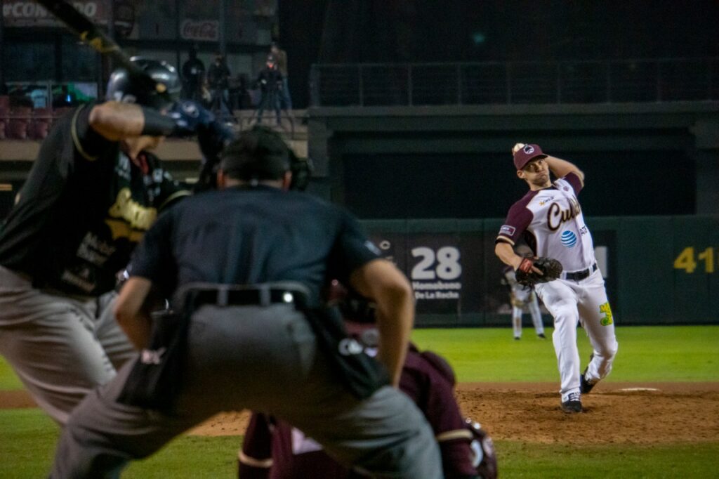 LOS VISITANTES IGUALAN LA SERIE