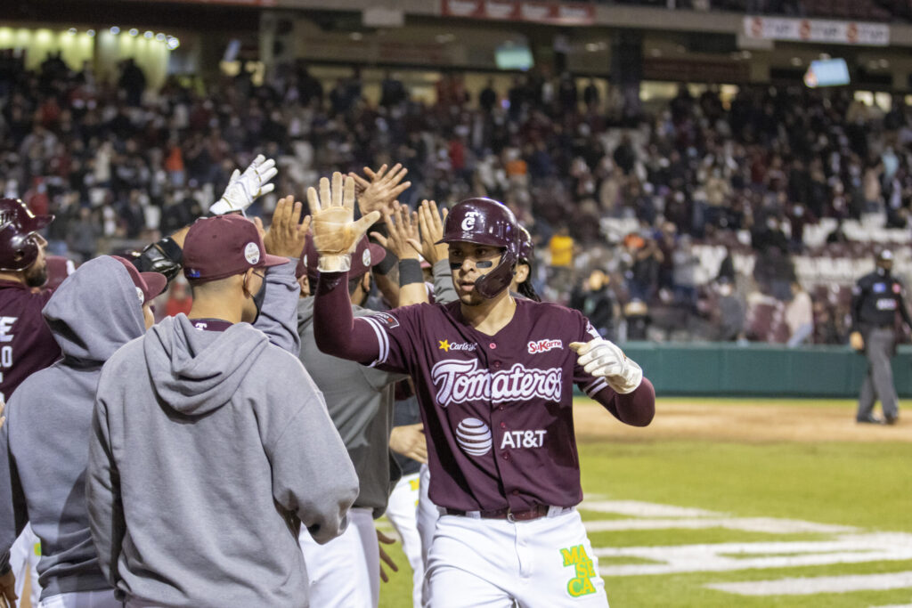 LOS VISITANTES DEFINEN EL JUEGO CON UN BATAZO PARA LA VICTORIA