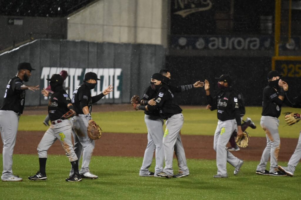 ARREDONDO Y EL BULLPEN TERMINAN CON LOS YAQUIS PARA GUIAR A LOS GUINDAS A LA FINAL