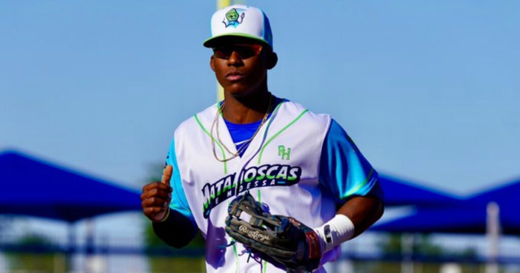 DAIRON BLANCO SE VISTE GUINDA