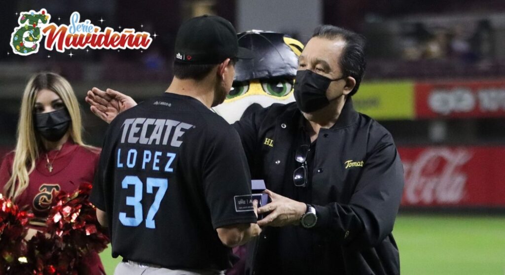 RECIBE SU ANILLO DE CAMPEÓN