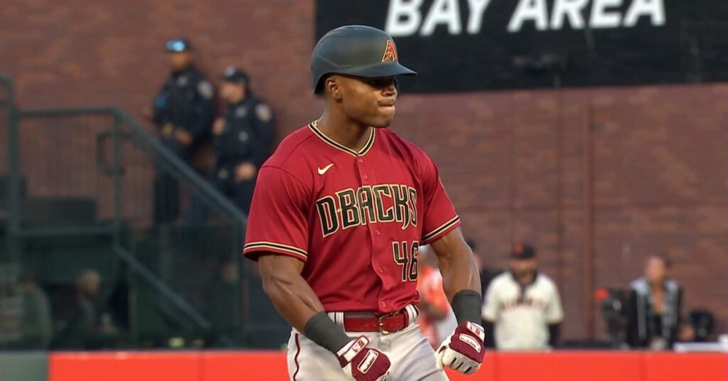 CONFIESA STONE GARRETT EMOCIÓN POR JUGAR CON TOMATEROS