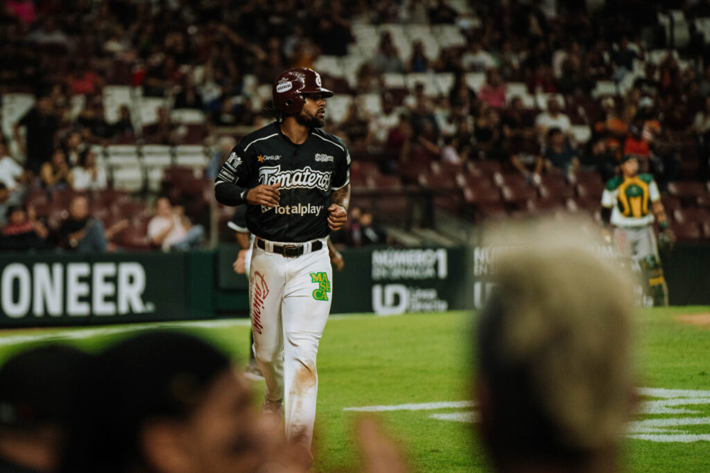 LOS VISITANTES TOMAN VENTAJA EN LA SERIE ANIME