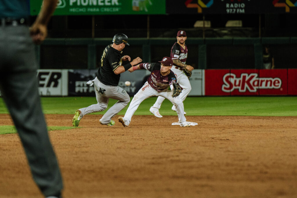 EL PITCHEO GUÍA A LOS VISITANTES PARA LLEVARSE EL PRIMERO