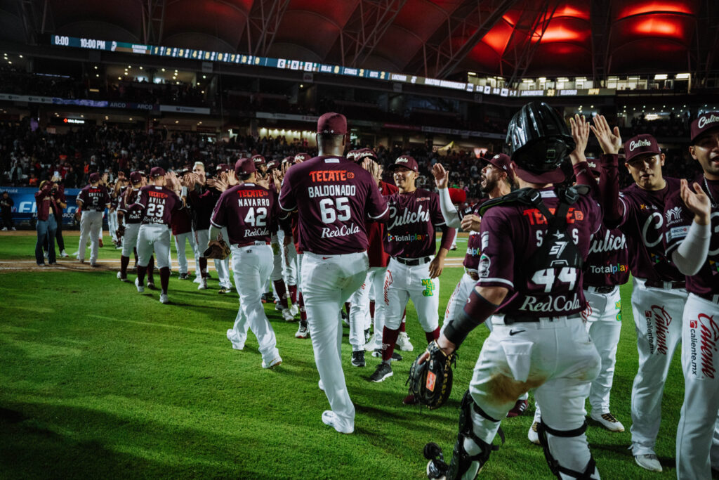 TOMATEROS RECIBE A MAYOS EN LA SERIE HONOR Y LEALTAD