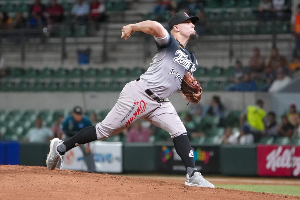 MONTES COLABORA EN EL TRIUNFO DE TIBURONES