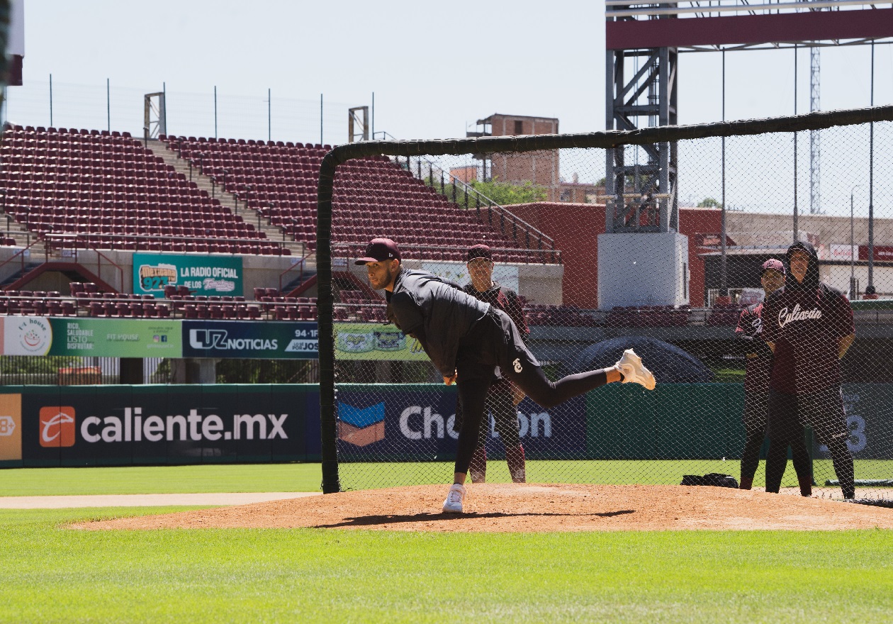 VILLEGAS SE INCORPORA AL TRABAJO CON TOMATEROS