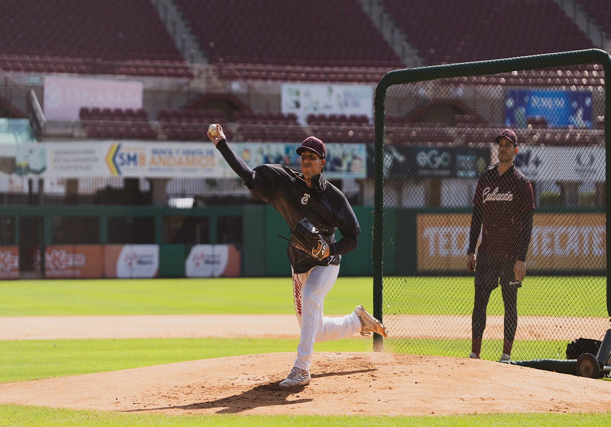 VÍCTOR CASTAÑEDA SOSTIENE SESIÓN DE LIVE BP EN EL ESTADIO TOMATEROS