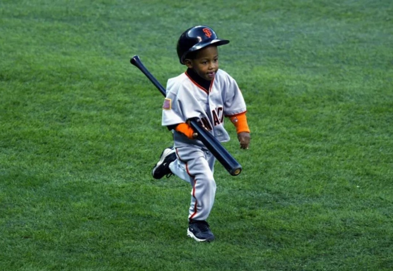 EL NIÑO QUE IMPUSO UNA REGLA EN EL BÉISBOL