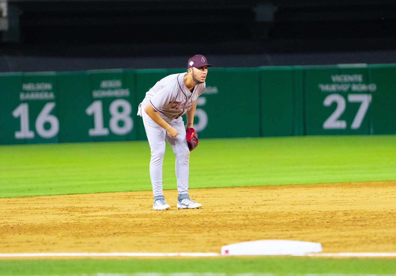 TRUENA EL BAT DE QUIROZ VS SULTANES